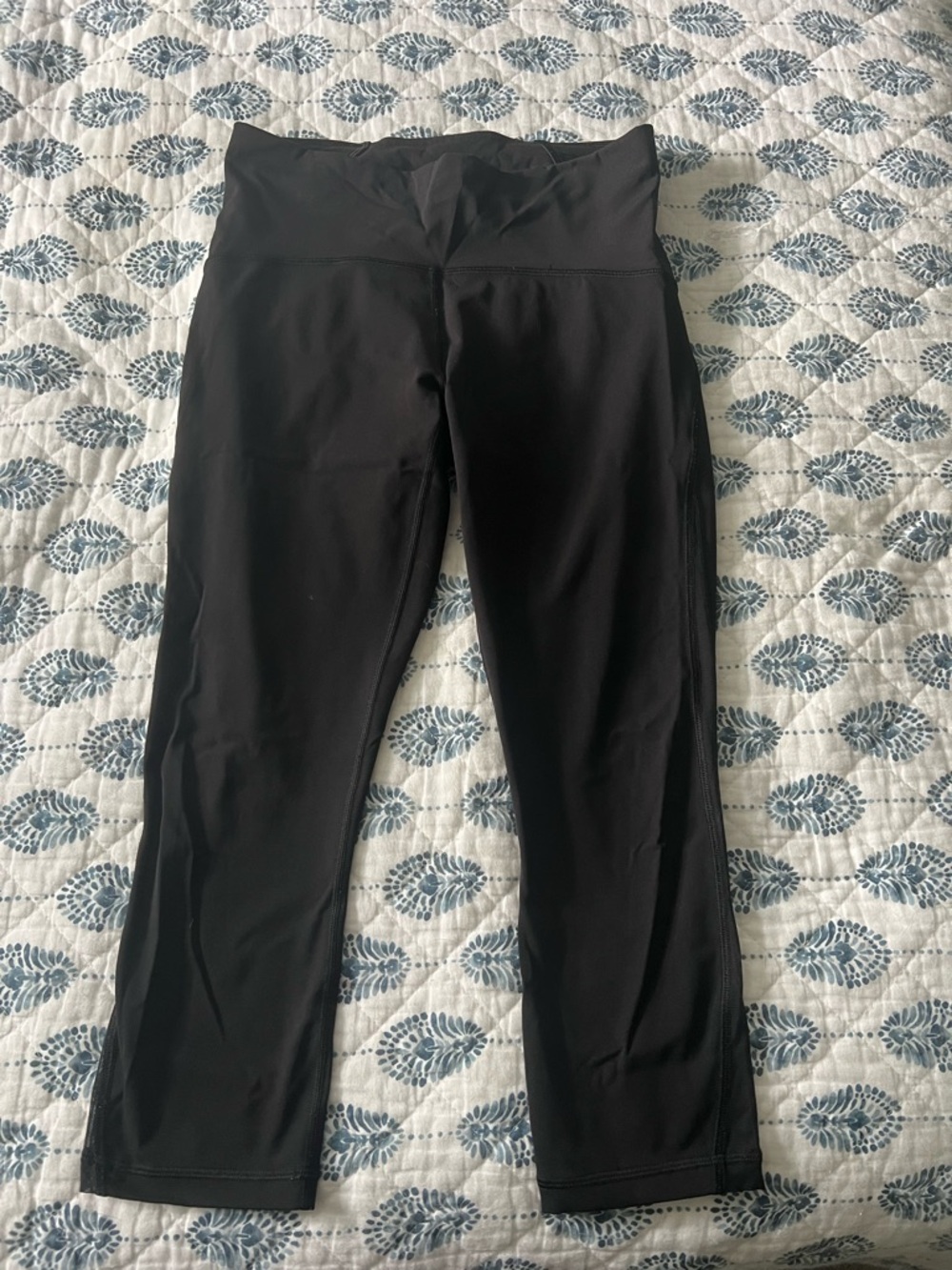 Black crop lululemon leggings